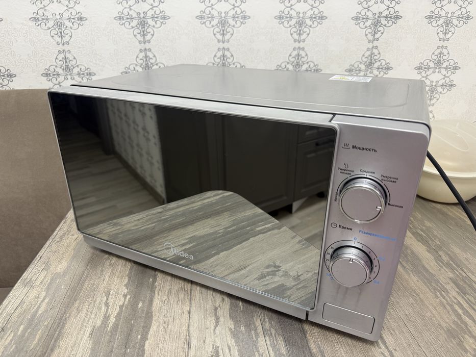 Микроволновка Midea