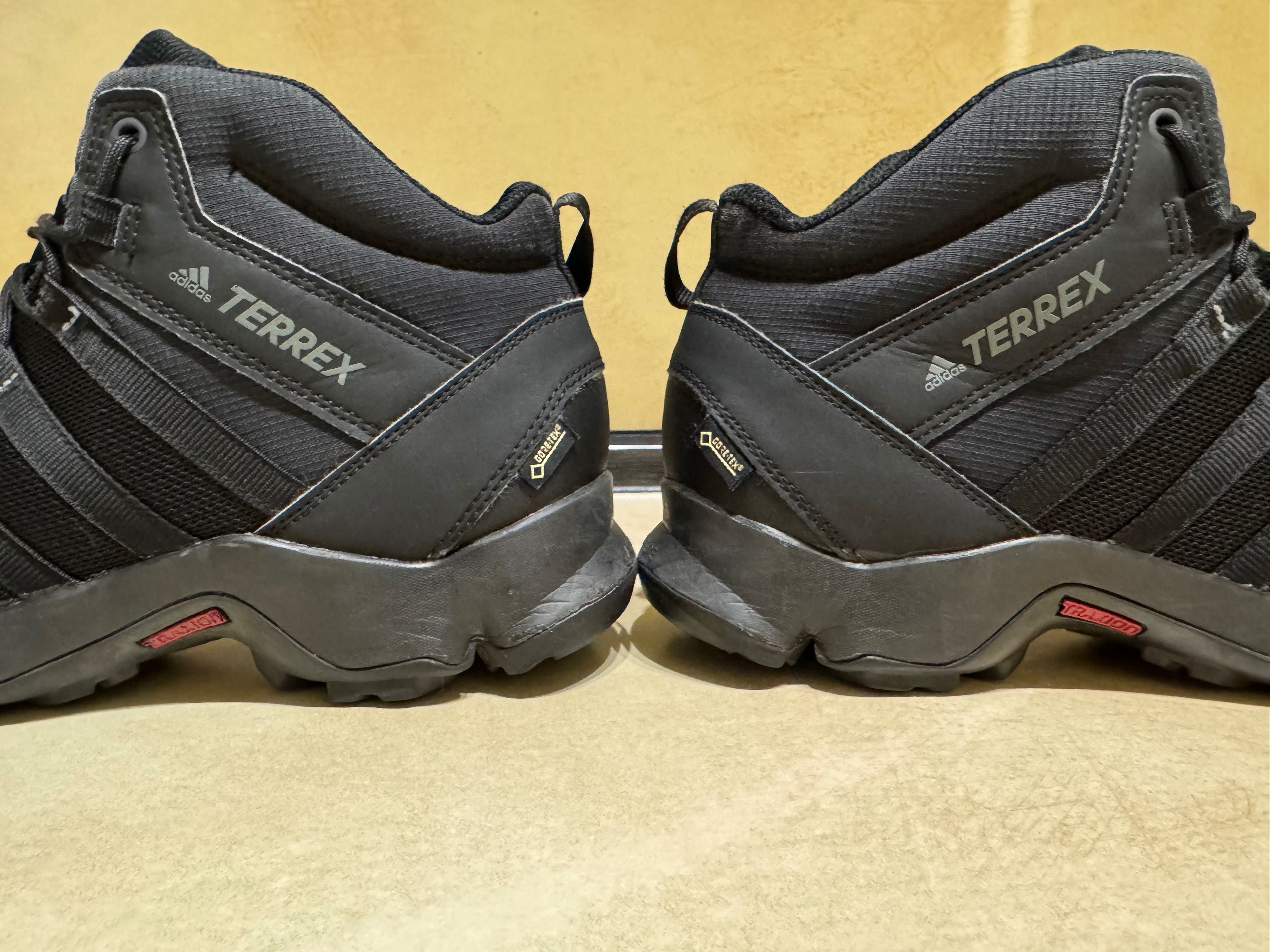 Adidas Terrex Ax2r Mid Gtx GORE-TEX.