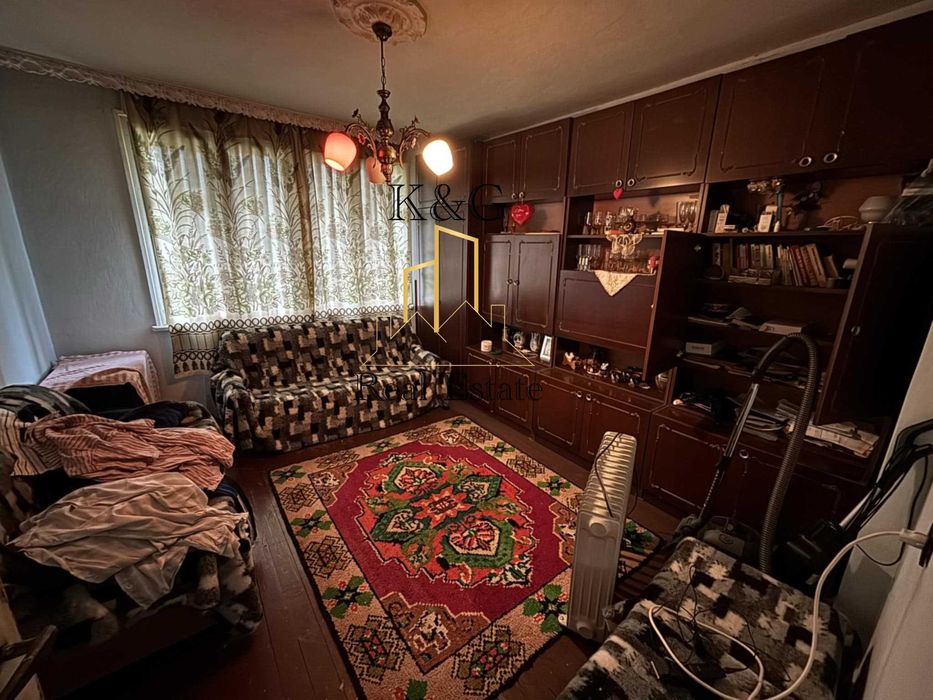 Два самостоятелни етажа в кв " Житница "