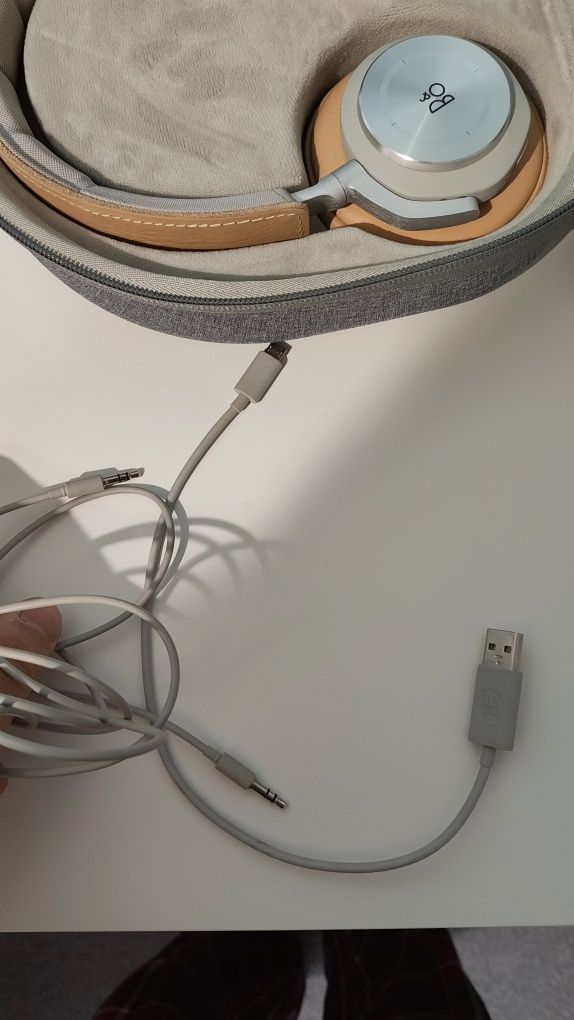 Bang Olufsen H7 Over Ear Headphones