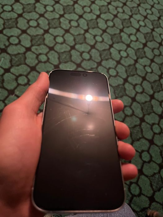 Продам айфон 16 про  256 гб