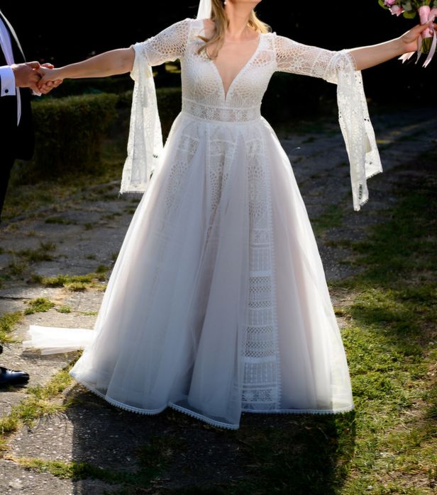 Rochie de mireasă,  purtată o singură dată,  mărime S/M, model deosebi