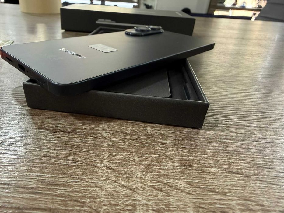 Телефон Samsung Galaxy S25 Edge-ново