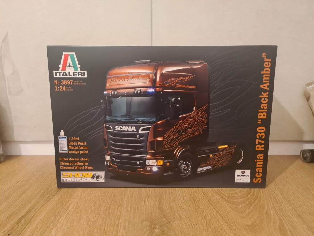 Macheta de construit Scania r730 "black amber" scara 1:24