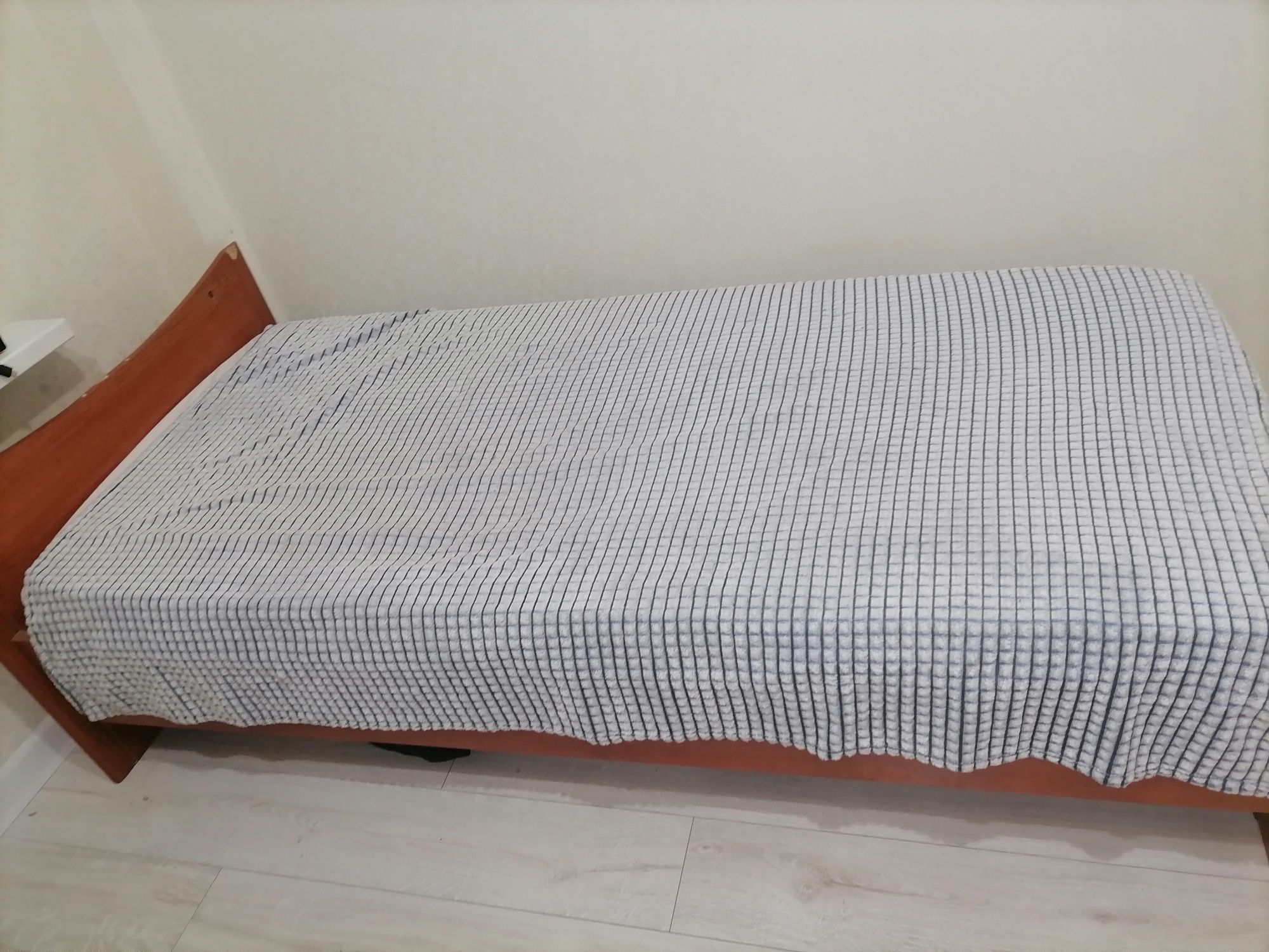 Продам кровать 1,5 сп