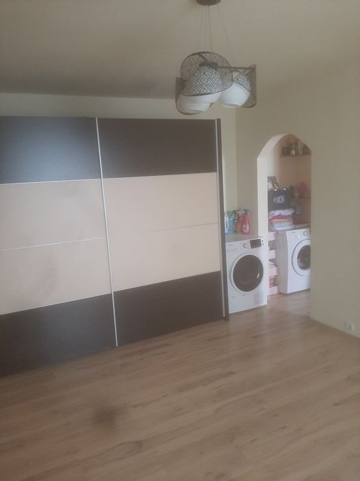 Închiriez apartament