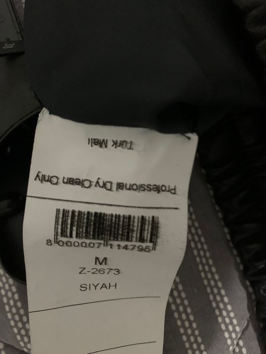 Pantaloni de piele