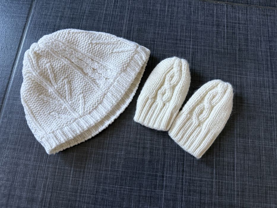 Set caciula si manusi 3-6 luni