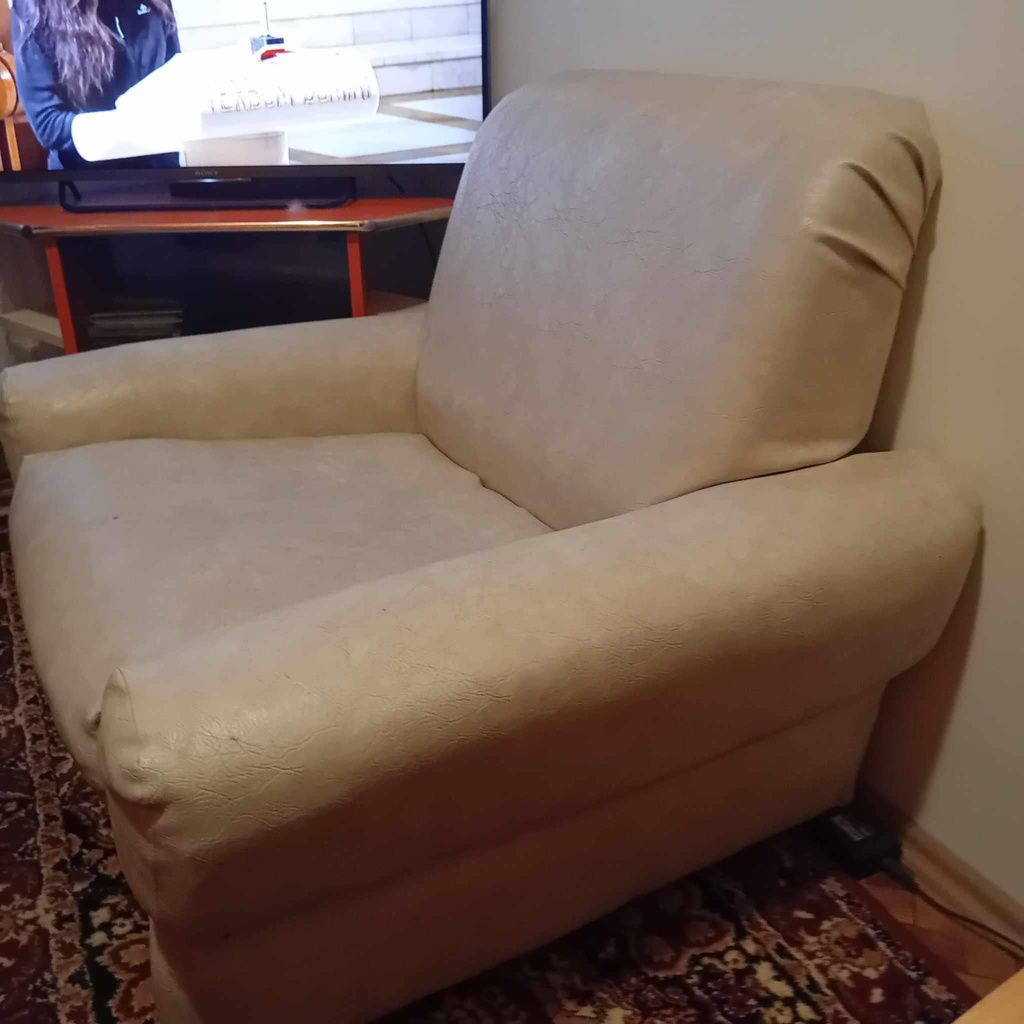 Vând 2 fotolii, piele ecologica