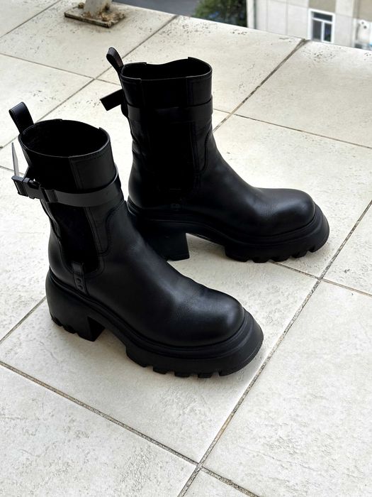 Cizme negre de toamnă