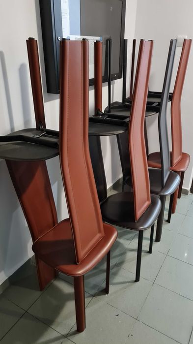 Masa sticla securizata cu scaune piele Italia