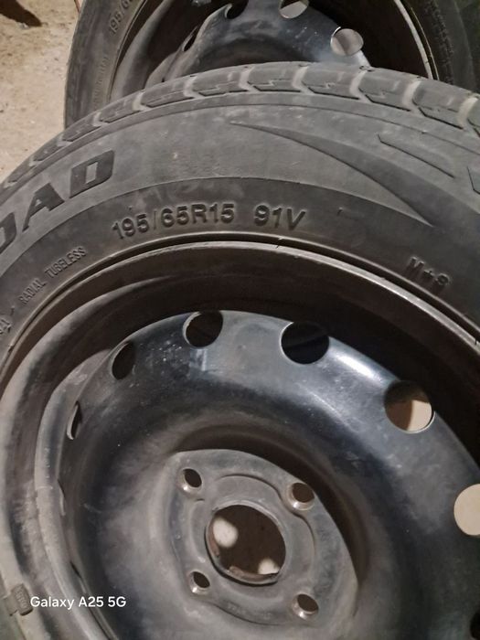 Шины 195/65/15 б/у в хорошем состоянии