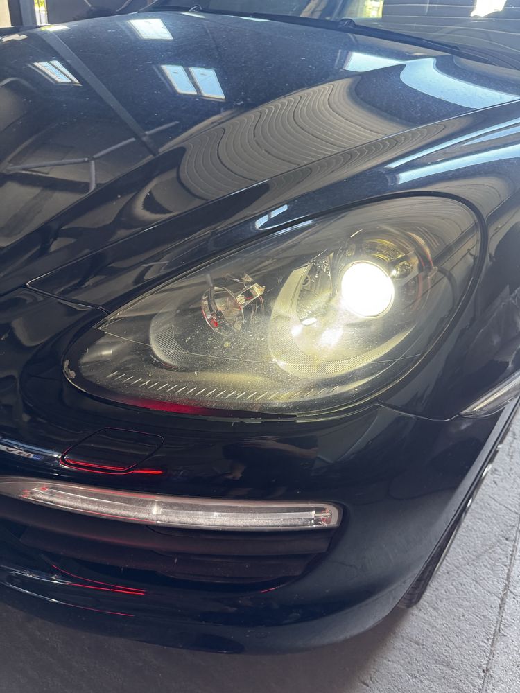 Faruri complete Porsche Cayenne 2011 cu Afs