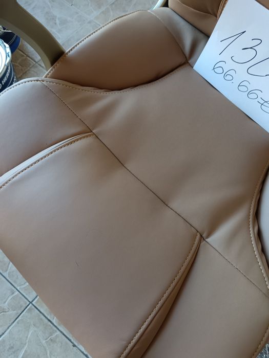 Два бар стола и един офис стол