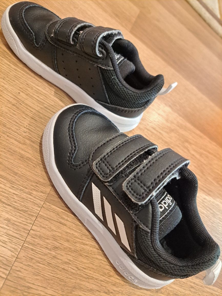 Incaltaminte adidas nr 22 negri