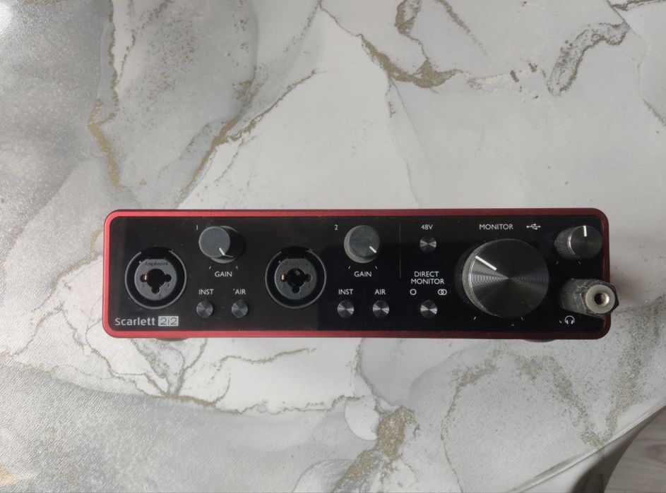 Звуковая карта Scarlet Focusrite 2i2