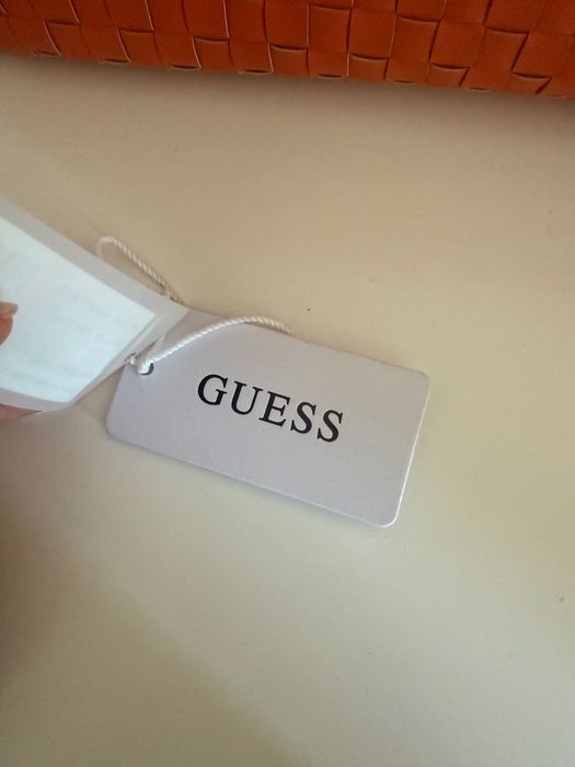 Дамска кожена чанта Guess
