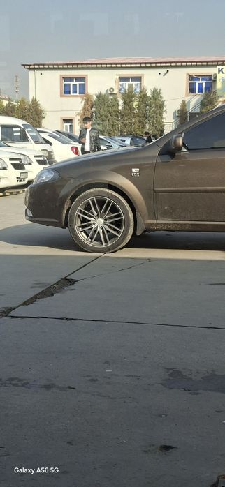 Diska Balon Sotiladi 215/45R17