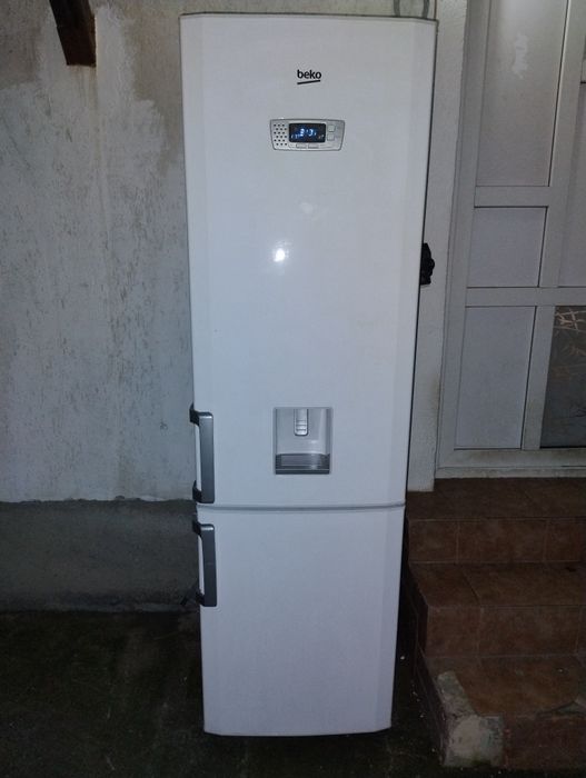 Vând frigider, combina frigorifica Beko