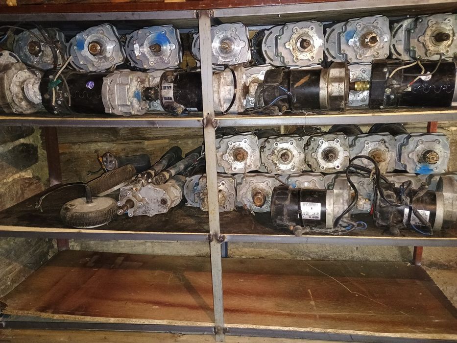 Motor electric cu reductor  24 v 180 , 220 rpm