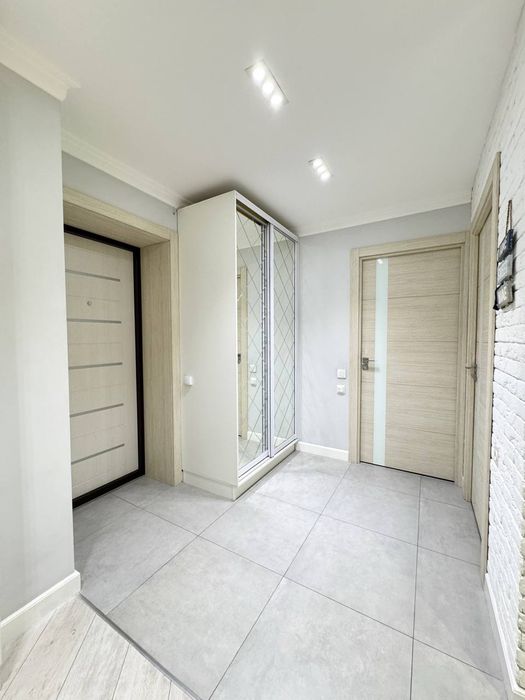 Продается 2 ком, Евроремонт. ор. Новомосковская, Дархан
