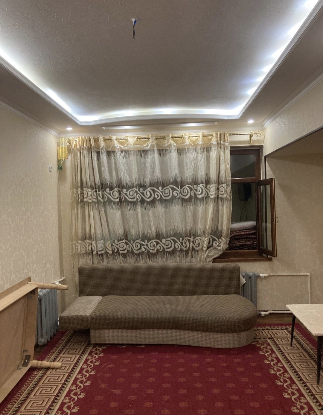 Юнусабад 4 квартал. Продается квартира 1/4/4
