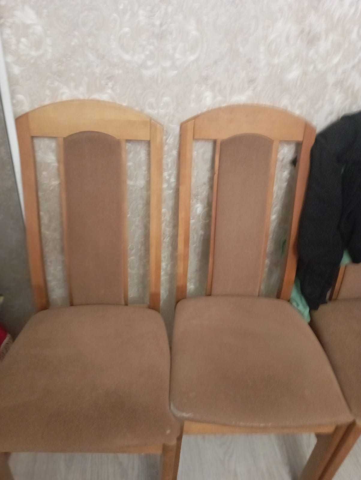 Продам два вида стульев