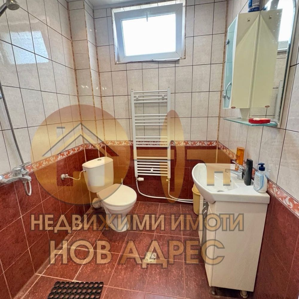 Тухлен Етаж от Къща Кв. Вароша , Газифициран , Ремонтиран