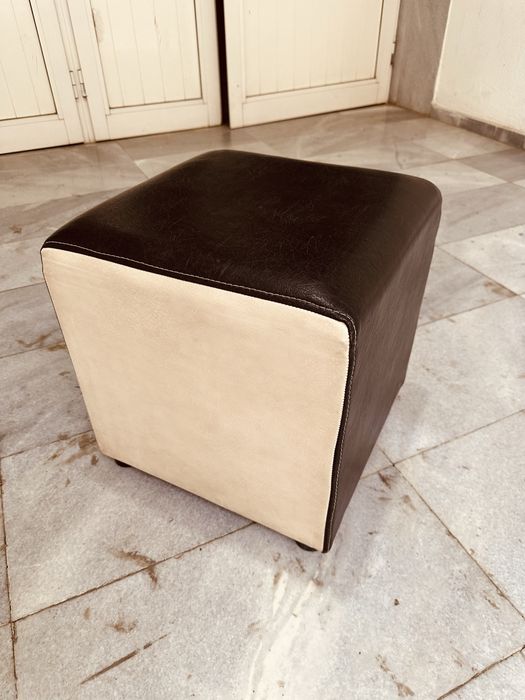Пуф / табуретка куб – еко кожа, черно и бежово