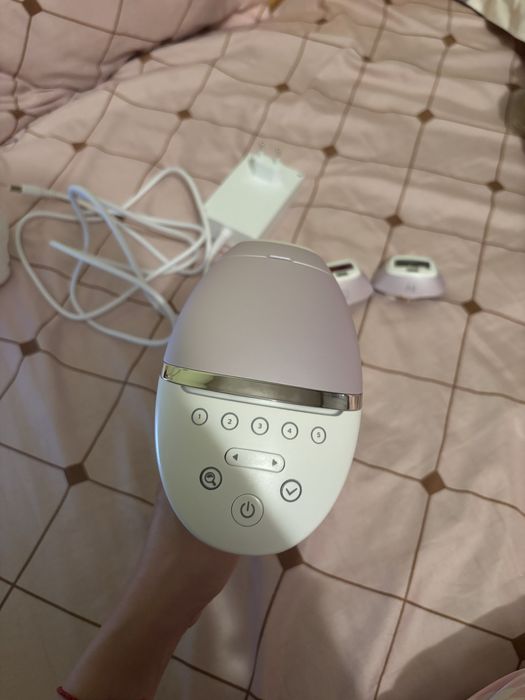 Фотоепилатор Philips Lumea Seria 8000 BRI947/00