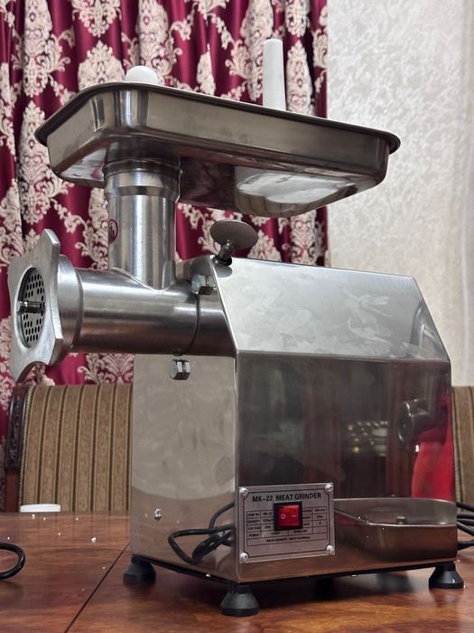 Мясорубка 22 - 1100 ват с достовка за час 100 кг