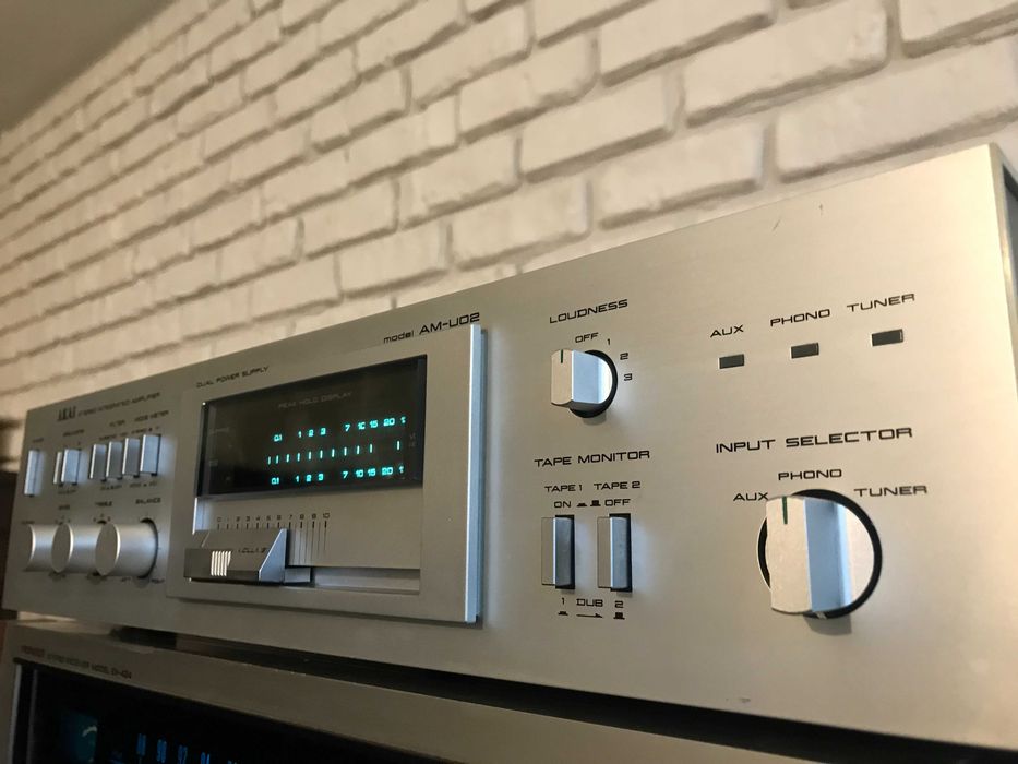 Akai AM-U02 silver amplificator