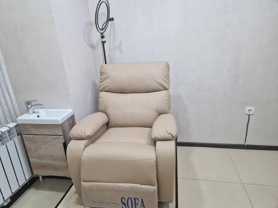 Сдам  кабинет в салоне красоты, под маникюр, ресницы