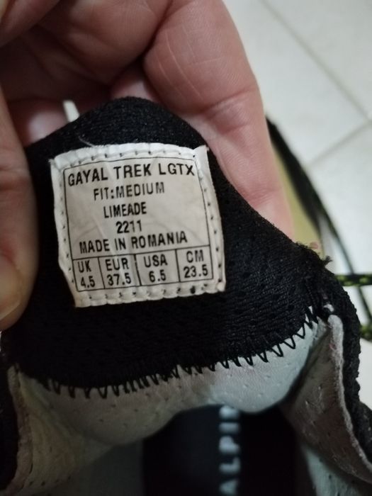 Дамски  туристически обувки Salewa 37.5 номер.