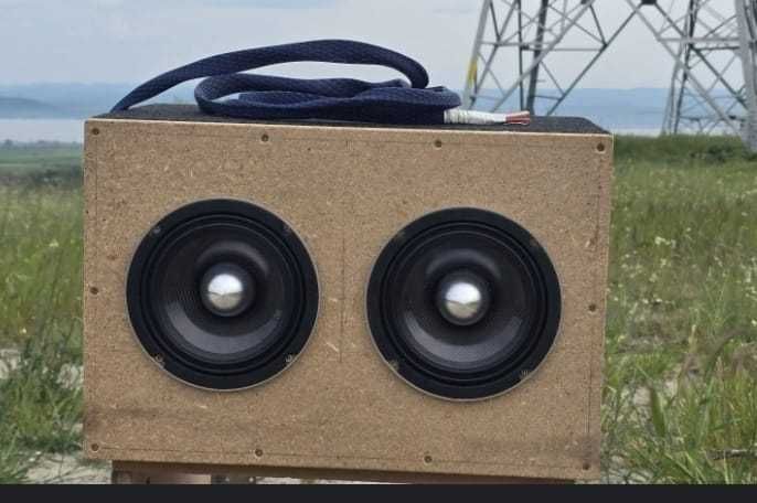 HI-FI средно честотни карбонови говорители 250 wats rms