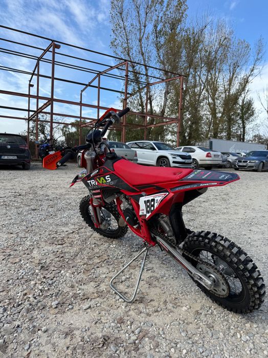 GasGas MC50 model 2024, achizitionat in iunie 2025, 35 ore de