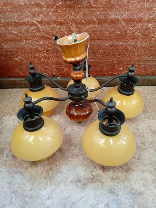 Люстра б/у на 5 лампочек