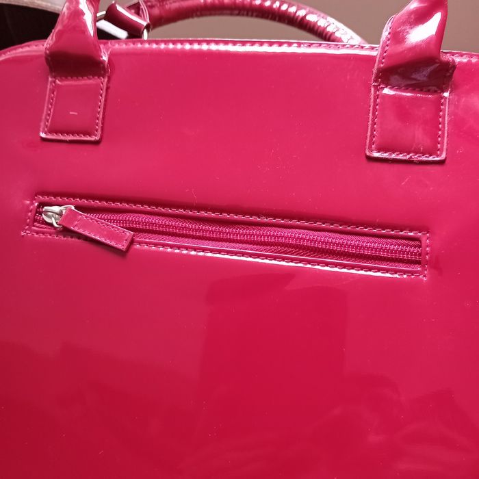 Дамска чанта в червено