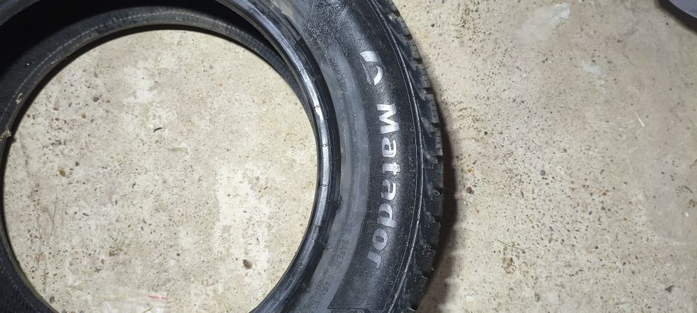 Продам ризину в хорошем состоянии зимние 4 шт 215/65 R16