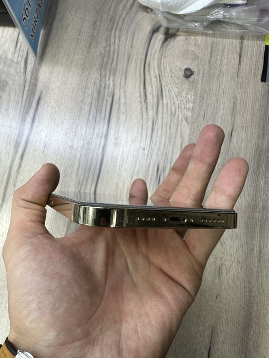 Iphone 12 pro max gold