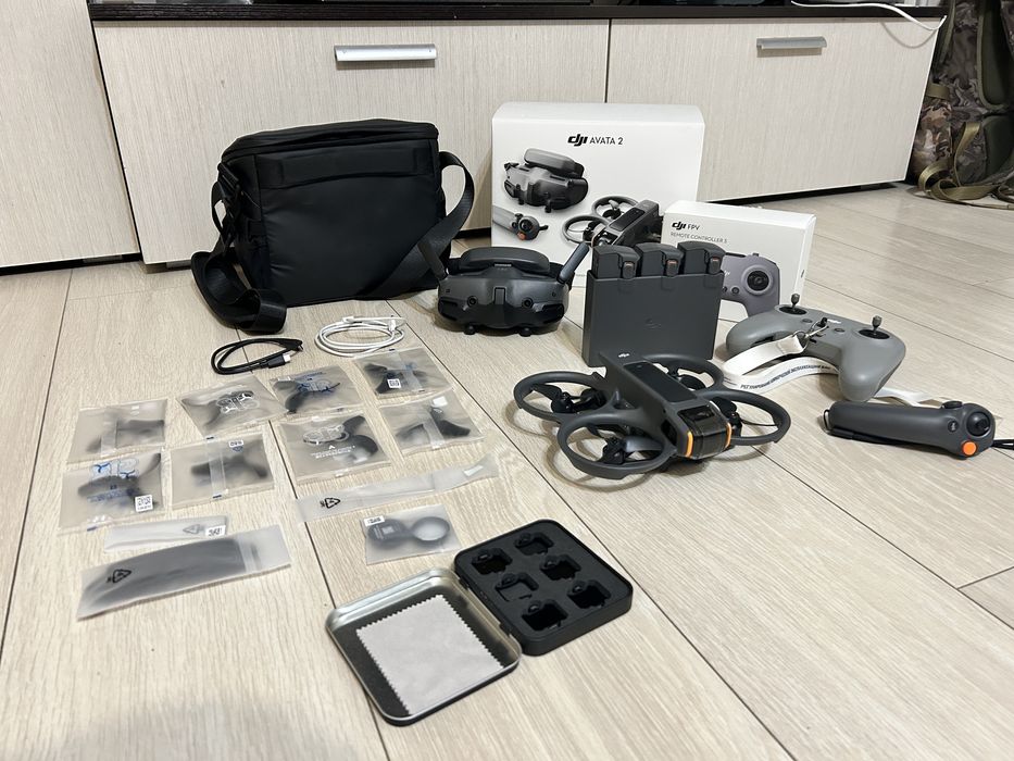 DJI Avata 2 Fly More Combo + DJI FPV RC 3