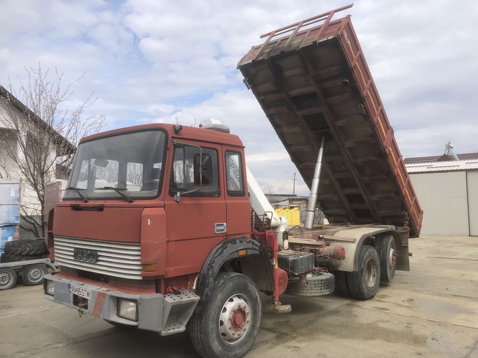 Iveco 24 tone, basculabil cu macara.