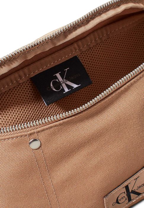 Calvin Klein Jeans
SPORT ESSENTIALS WAISTBAG - Bum bag - savannah tan