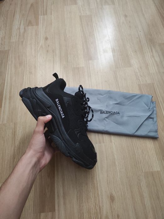 Balenciaga triple s black