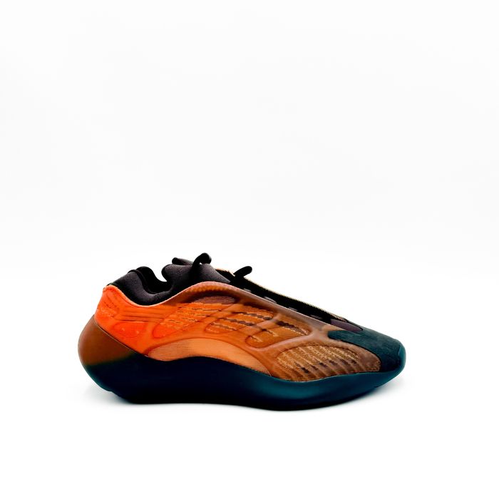 adidas Yeezy 700 v3 Fade Copper | 38 2/3 - 46 |