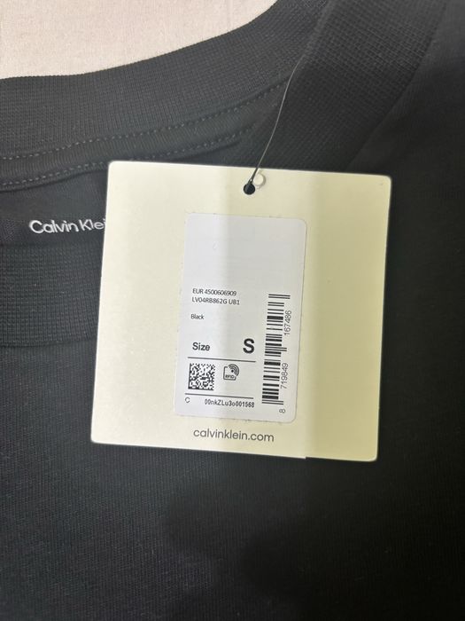 Тениска Calvin Klein ,,чисто нова”