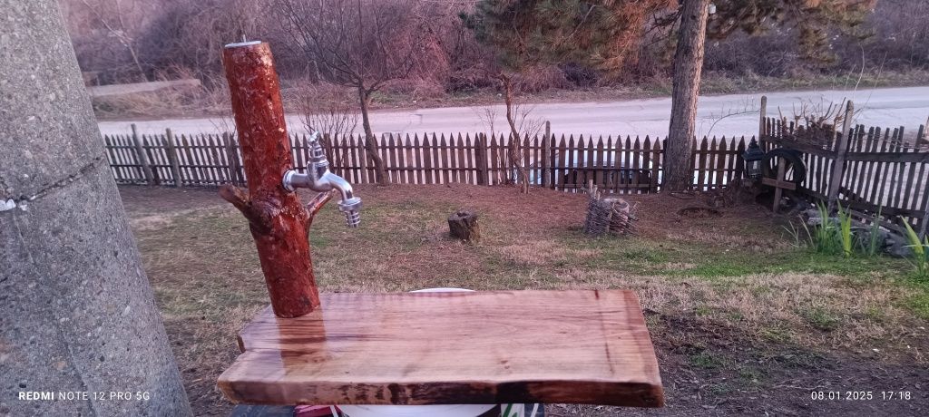 Дървен диспенсър