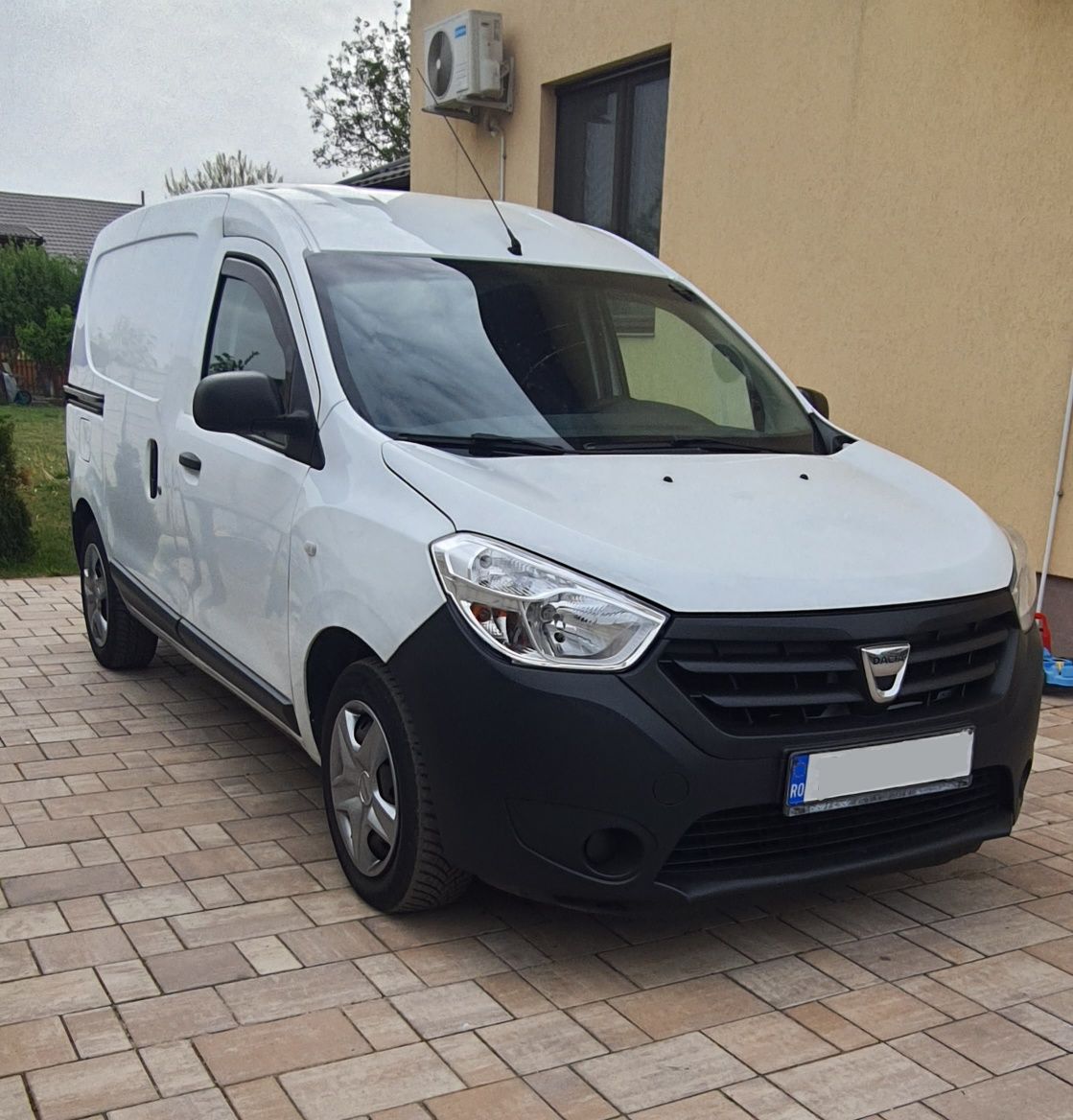 Vand Dacia Dokker diesel, motor 1,5 DCI cu 90 CP