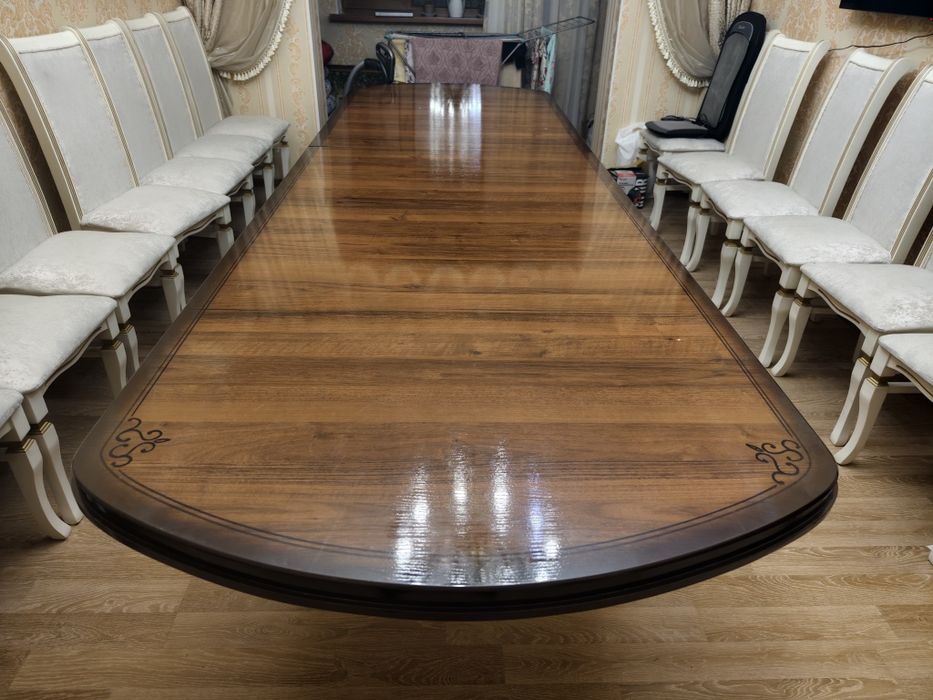 Продаю стол для гостинной