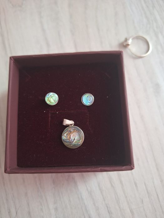 Vând bijuterii din argint